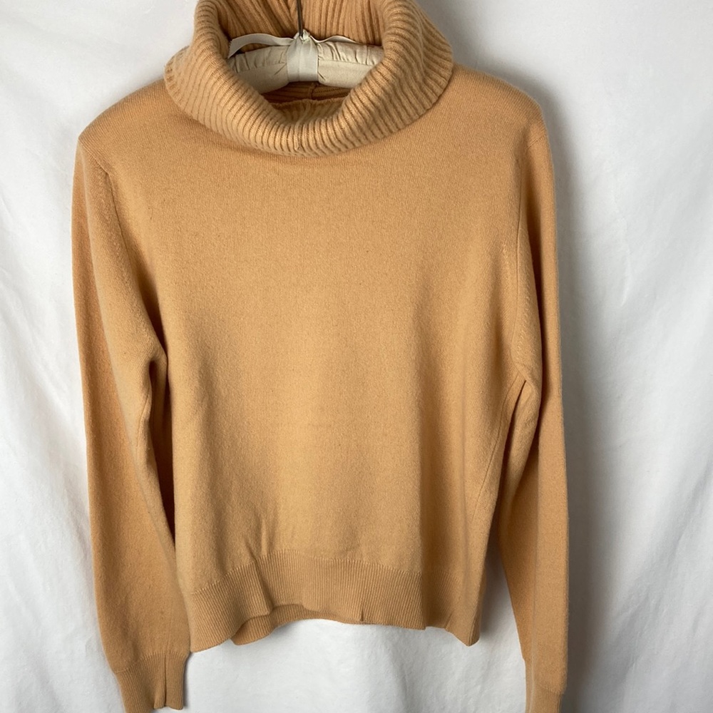 N.Peal Scotland Cashmere Vintage with Hoodie design Camel color size is M/S